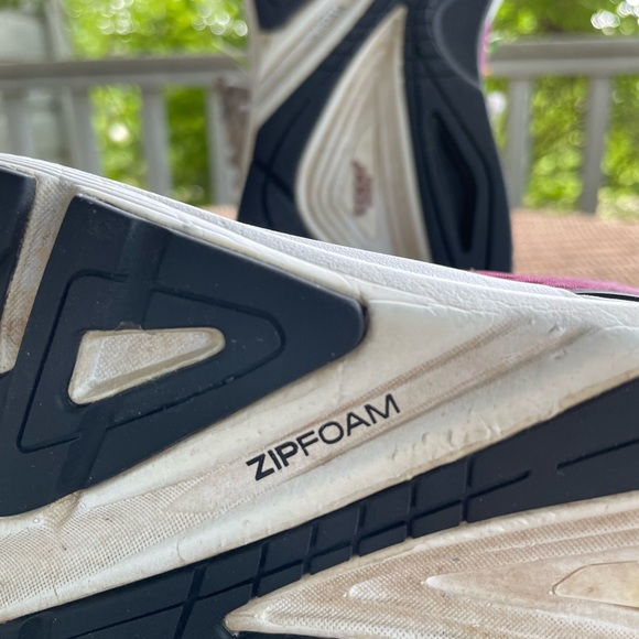 Topo burgundy athletic shoes - Picture 8 of 9